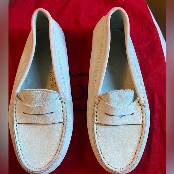 TOD’S DRIVING SHOES Sz 33 LIGHT BLUE - Picture 1 of 5